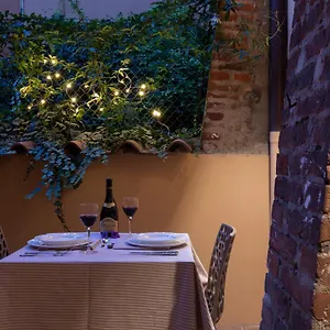 Appartamento Luxury In The Center I Private Patio & Kitchen, Bologna